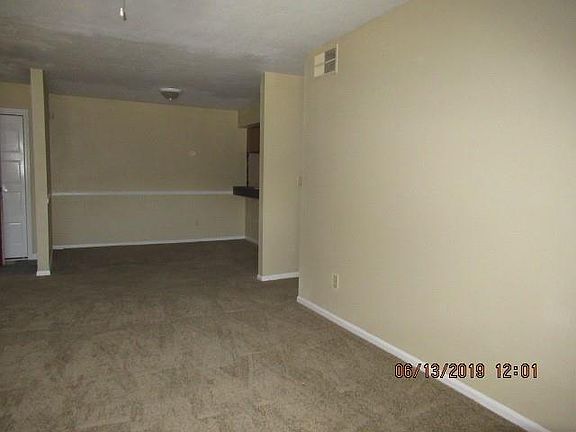 3rd image of 3209 Fairington Dr