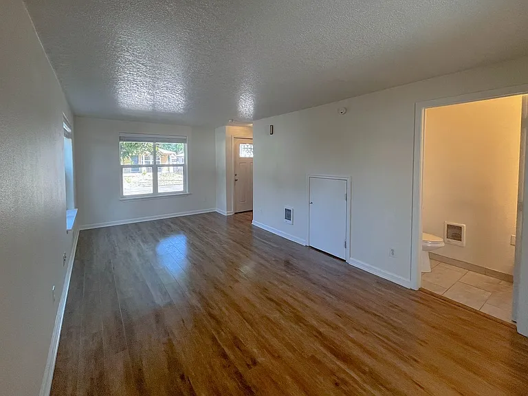 6431 SE 83rd Ave — Photo 5