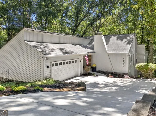 200 Pitch Lake Ln, Roswell, GA 30076