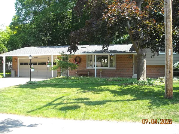 1606 Pineridge Dr, Grand Haven, MI 49417