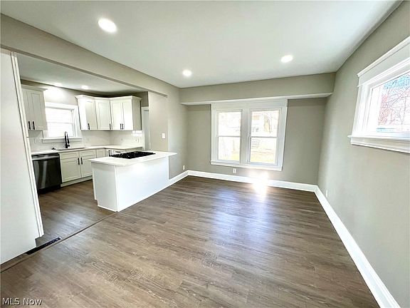 5th image of 3421 W 120th St