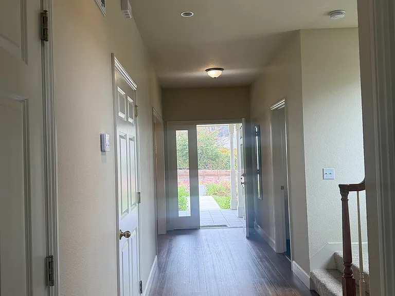 213 Valencia Ave — Photo 28