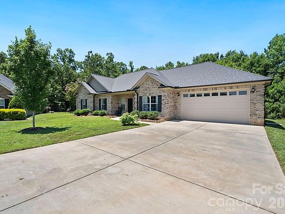 3rd image of 5226 Sustar Dr