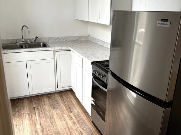 119 Cedar St APT 8, Bangor, ME 04401