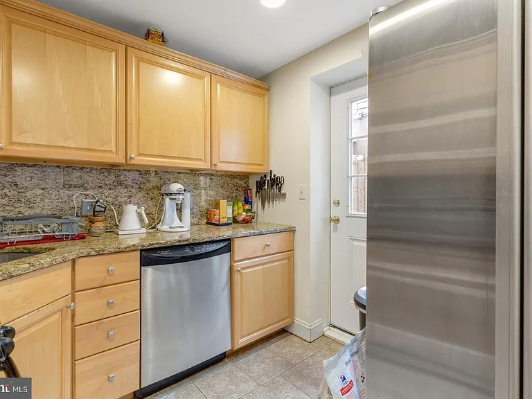824 N Judson St — Photo 8