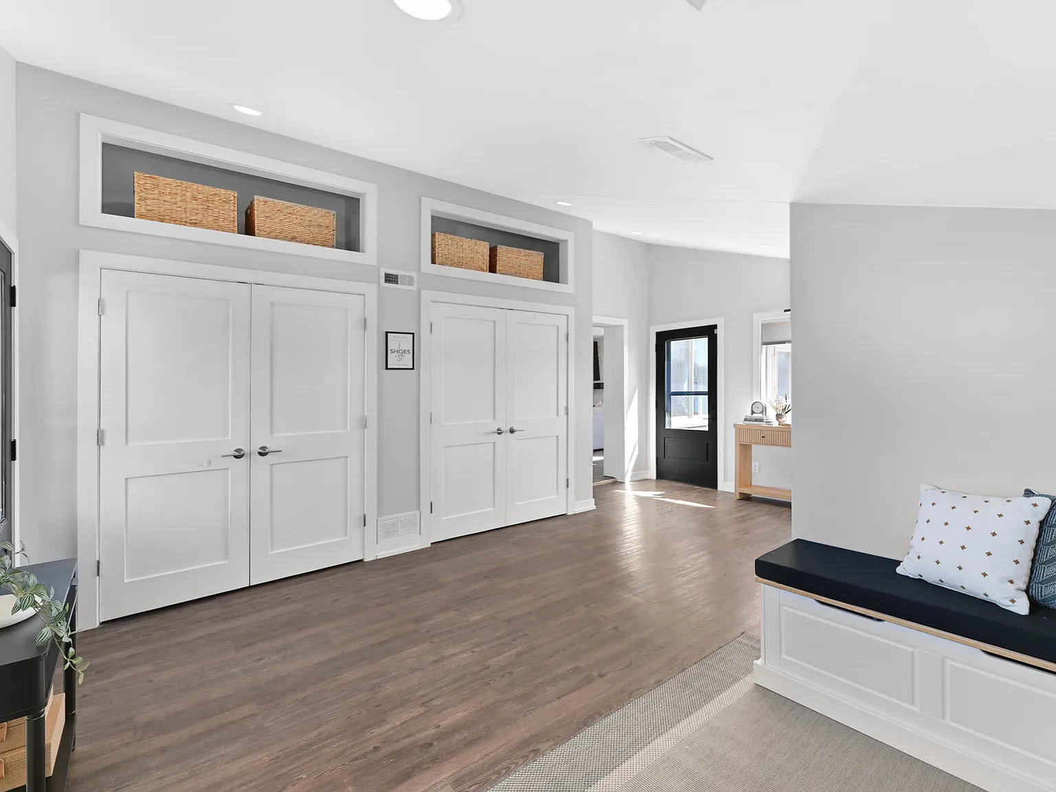 3 bed, 2.5 bath, 1738 sqft, $5,000 — Photo 3