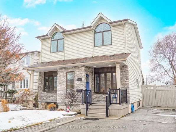 892 6th St, Mississauga, ON L5E 1N6