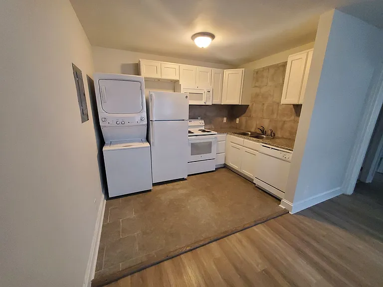 214-1 Woodrow St — Photo 5