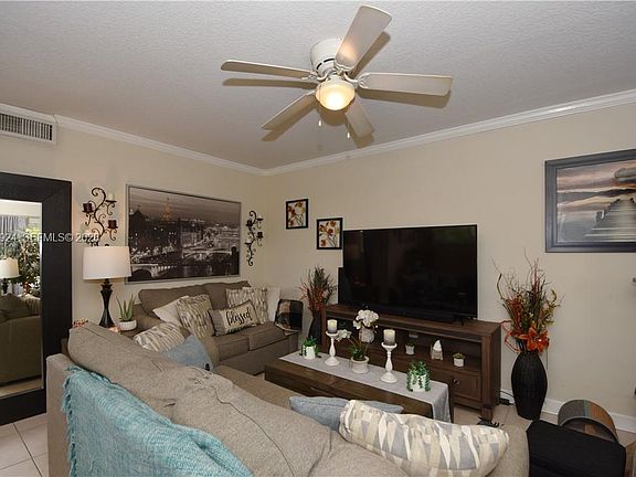 4th image of 3050 NE 5th Ter APT 8