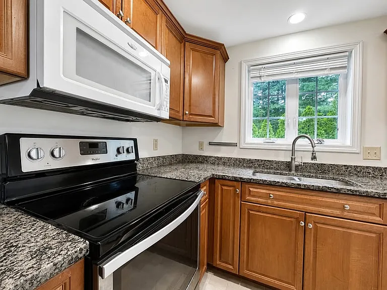8 Pebble Ln — Photo 26