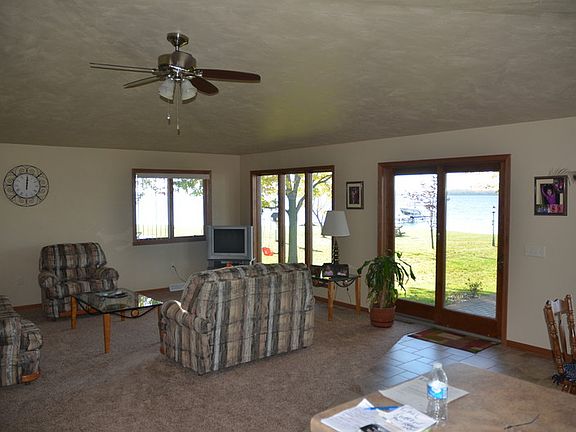 Dining/kitchen viewed from Living Room : Enjoy the views of the lake in the 17'x30' open concept Liv