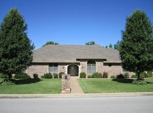 411 N Milton Dr, Nixa, MO 65714