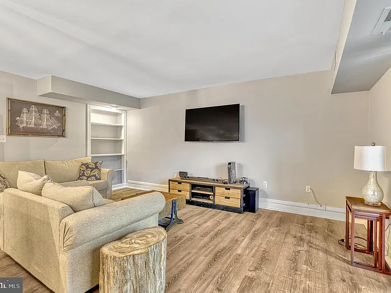 7847 Enola St #7847 — Photo 9