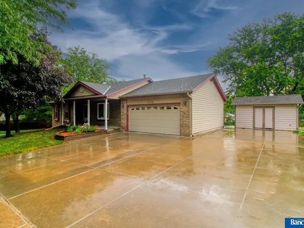 4718 N 20th St, Lincoln, NE 68521