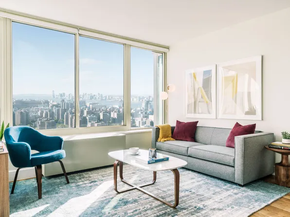 315 West 33rd Street image 1 of 22