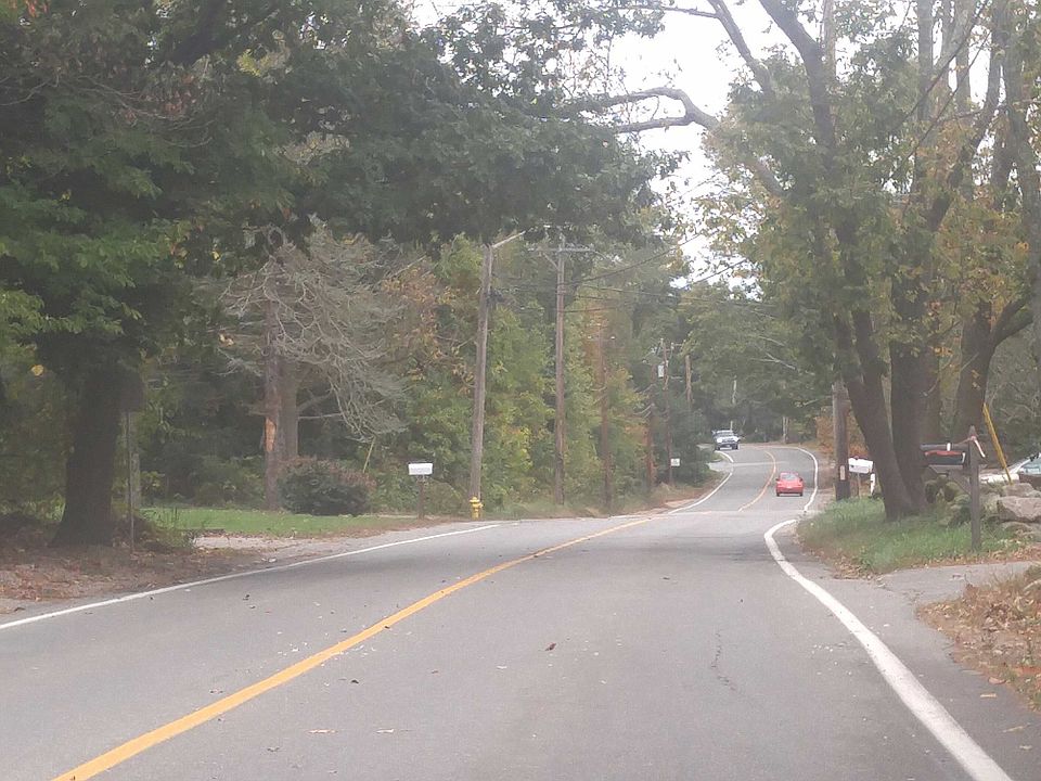 2nd image of 360 Groveland St