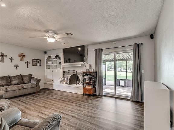 4th image of 1701 Cottonwood Ln