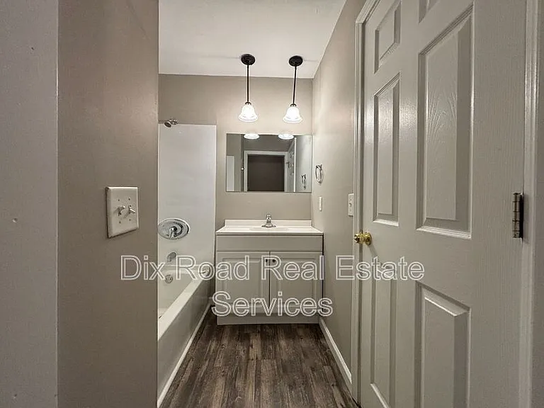 7914 Woody Hollow Dr — Photo 12