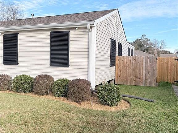 3rd image of 41 Vivian Ct