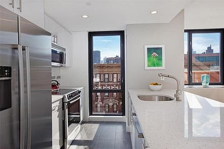 4th image of 1595 Lexington Ave #Phe