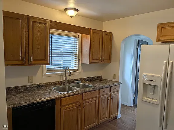 1630 Lawton Ave — Photo 6