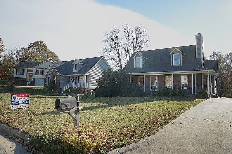 2nd image of 1007 Fawn Cir
