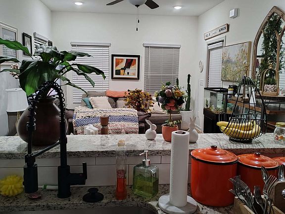 5th image of 65 Magnolia St