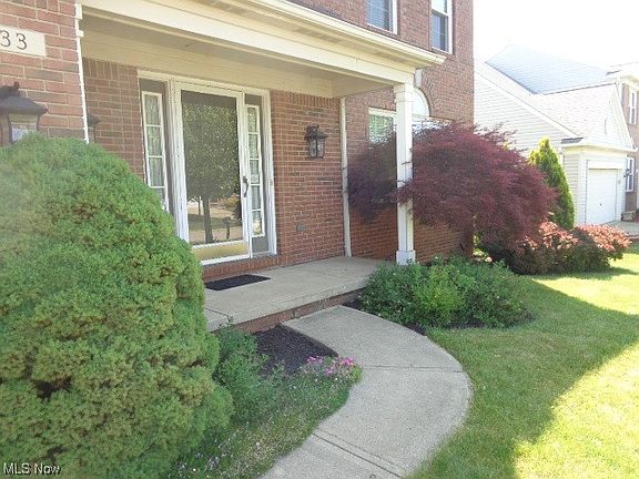 2nd image of 833 Eliza Ct