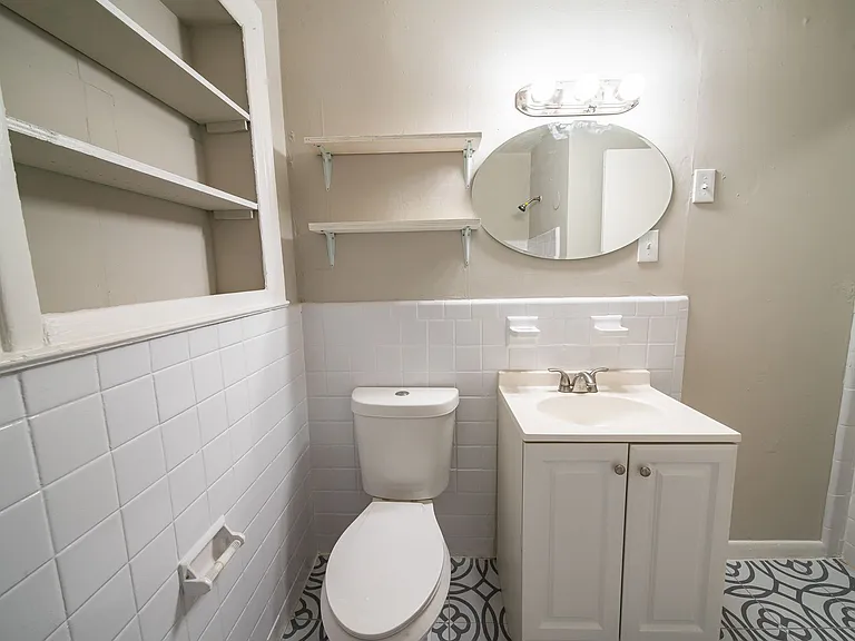 2333 Bruce Ave — Photo 4