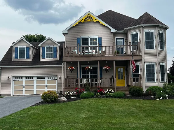 201 Hill St, Sackets Harbor, NY 13685