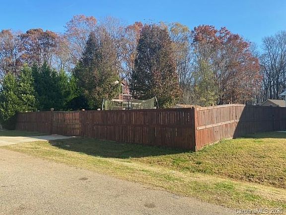 3rd image of 223 Wendover Dr #11