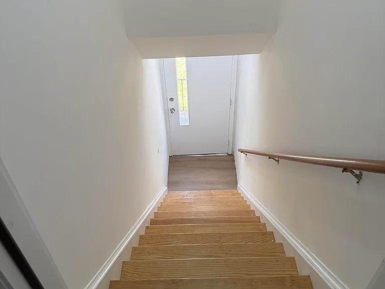 60 Cedar Ter — Photo 5