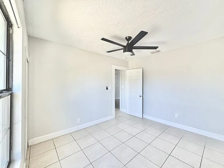 2425 Auburn St S — Photo 34