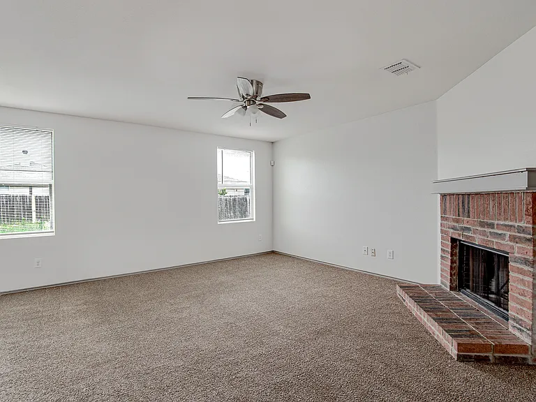 1420 Krista Dr — Photo 6