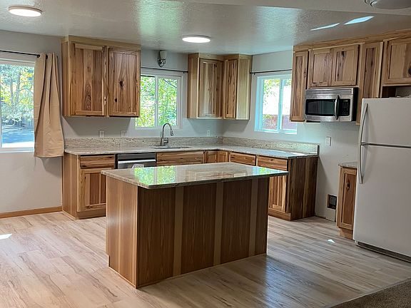 5th image of 2301 Utah Ave