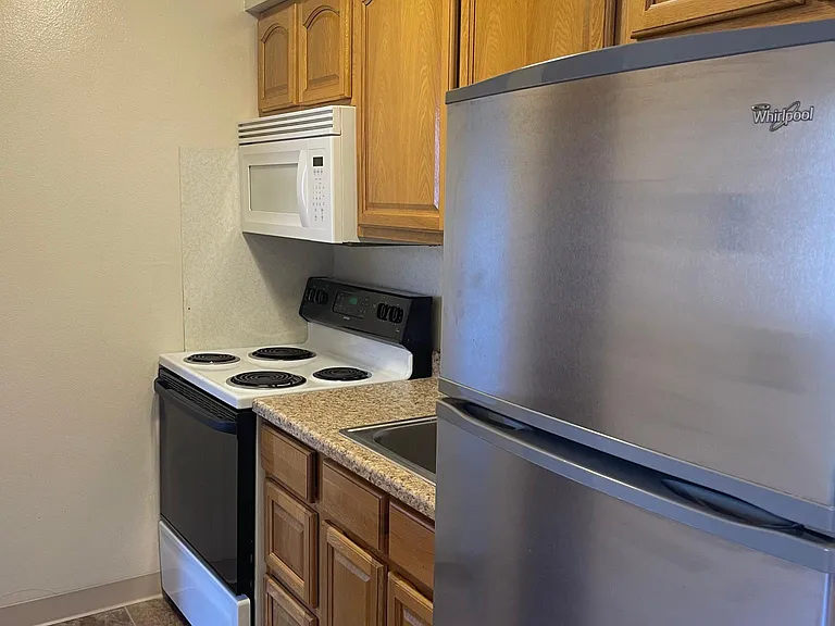 505 S Van Buren St #6 — Photo 2