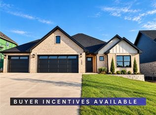 1604 Crystal Clear Ln, Cave Springs, AR 72718