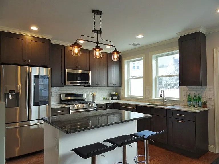 68 Rockwell Ave — Photo 1