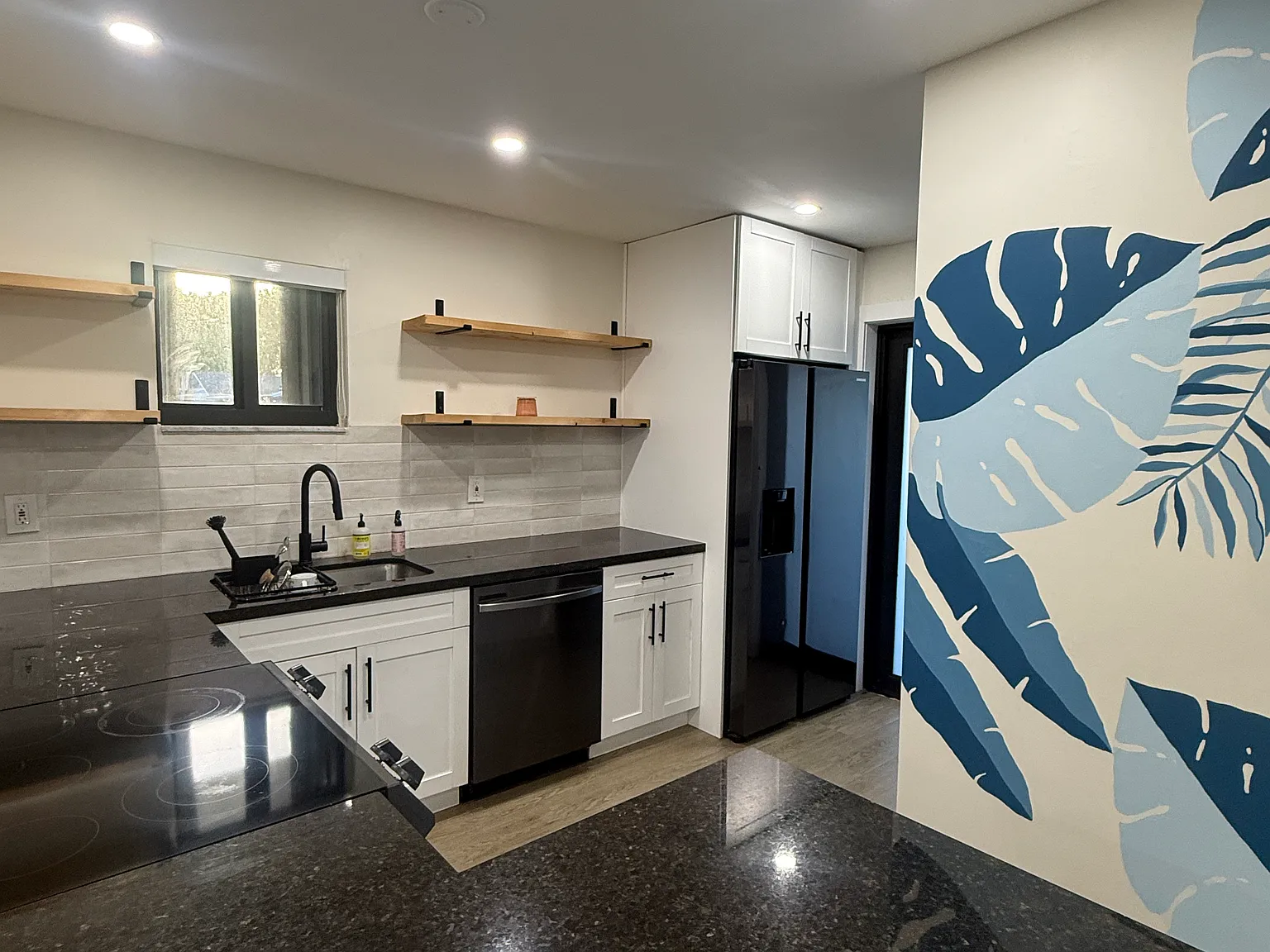 2 bed, 900 sqft, $2,300 — Photo 2