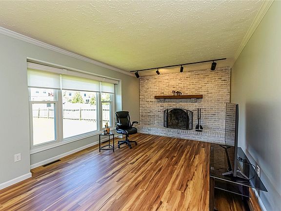5th image of 109 Seafarers Ln