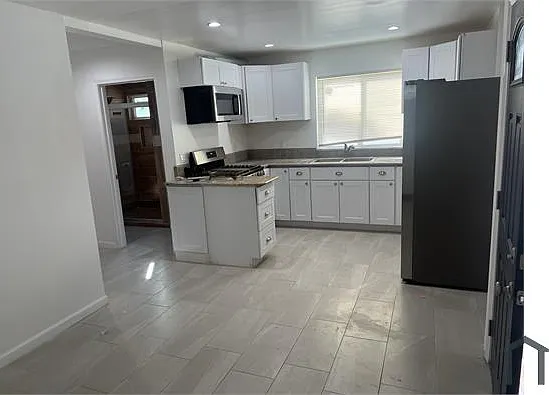 2 bed, 590 sqft, $2,880 — Photo 1