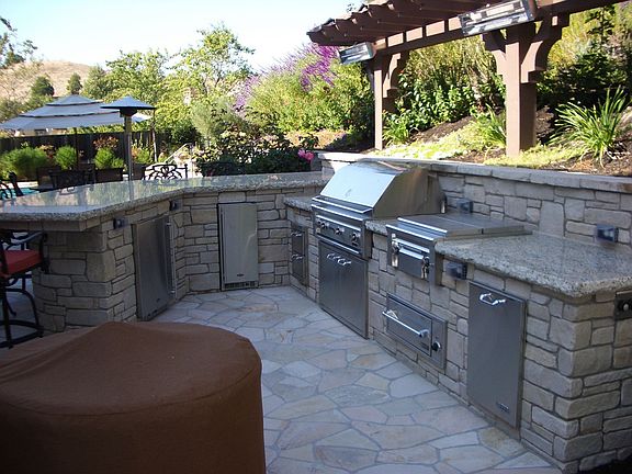 Full Outdoor Kitchen - Heated