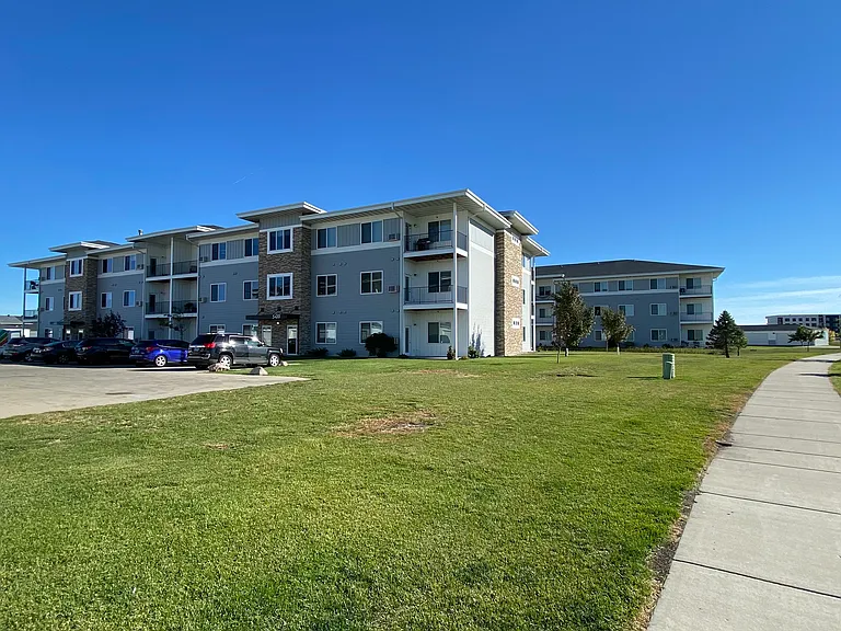 Amber Pointe Apartments — Photo 11