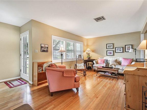 3rd image of 3011 Clemwood St