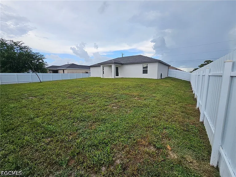 2523 NE 6th Pl — Photo 23