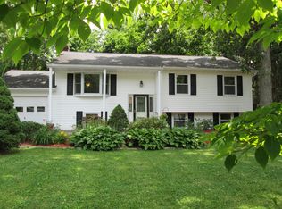 3 Split Tree Dr, Wappingers Falls, NY 12590