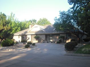 2 Fleetwood Dr, Winfield, KS 67156