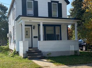 641 W Pleasant St, Freeport, IL 61032