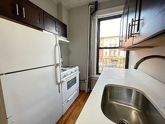 3rd image of 647 4th Ave APT 7