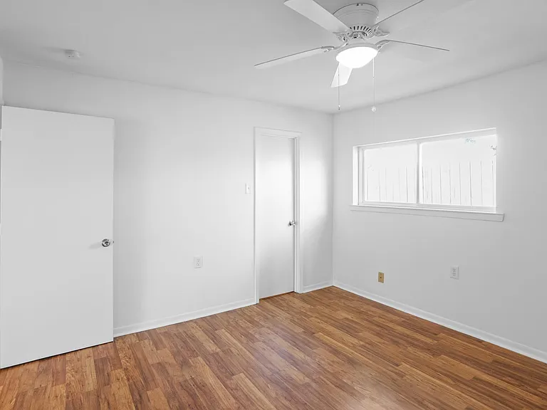 1408 Hughes St #15 — Photo 24